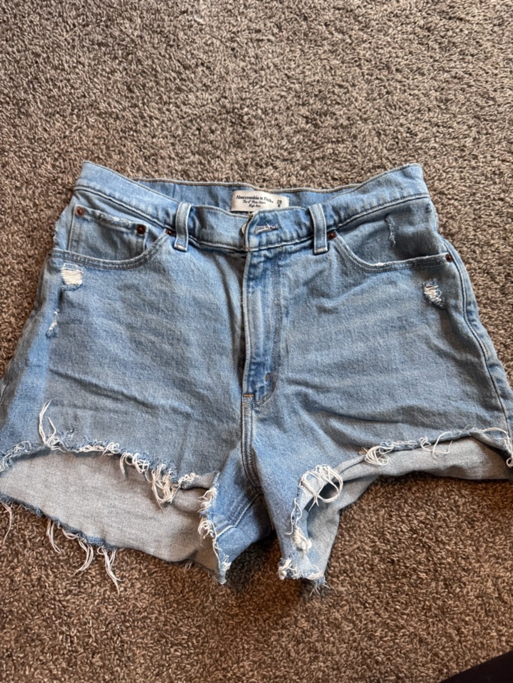Abercrombie & Fitch Light Wash Distressed Denim Cutoff 4” Mom Shorts